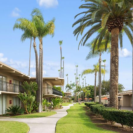 Ramada By Wyndham San Diego North Hotel & Conference Center Exterior photo