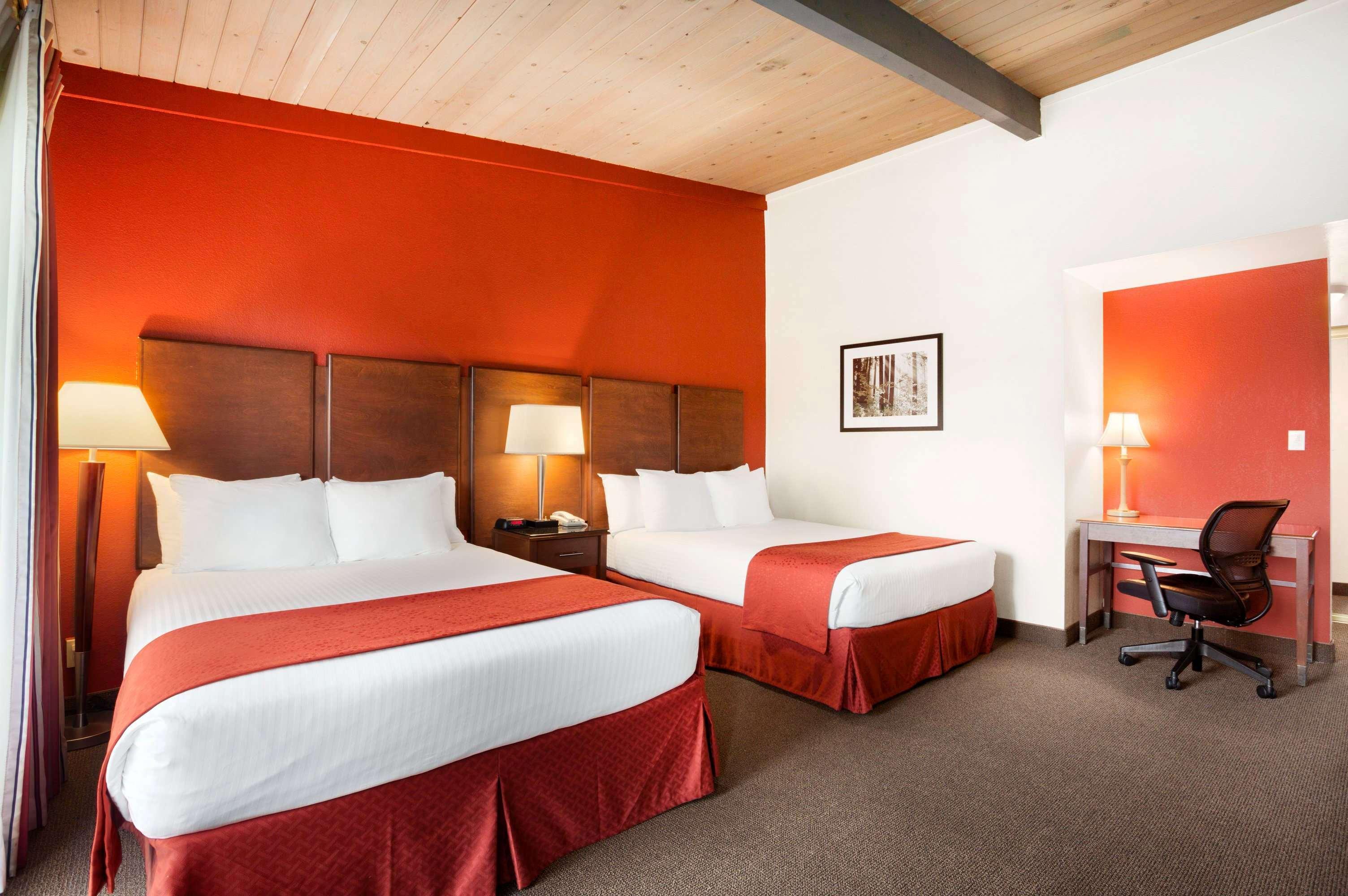 Ramada By Wyndham San Diego North Hotel & Conference Center Exterior photo